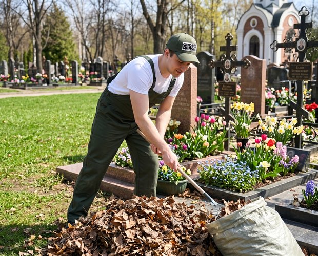 Уход за местом захоронения